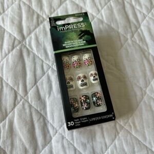 imPRESS Glow in the Dark sugar skull nail set